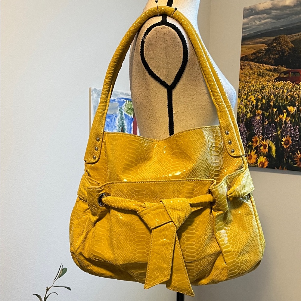 Perlina Leather Shoulder Bag